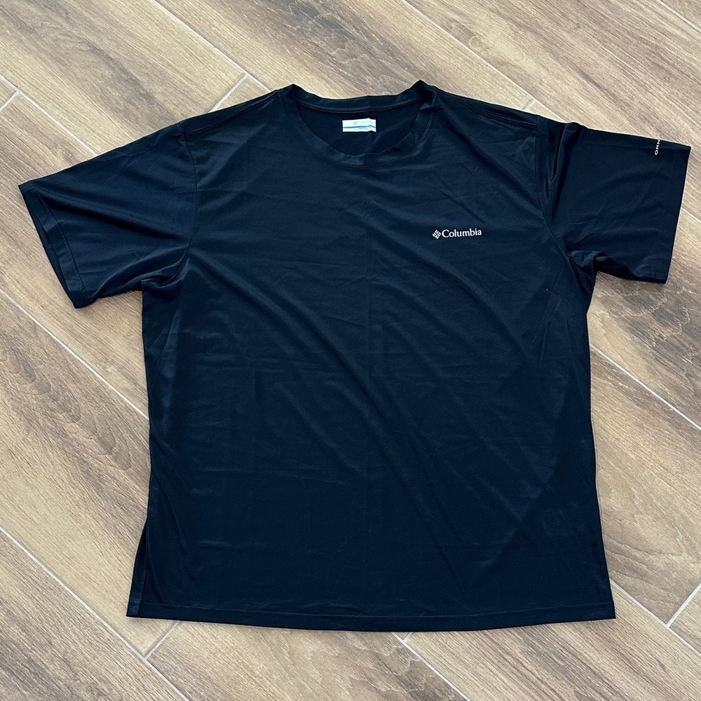 NWOT Lightweight Columbia Short Sleeve Shirt